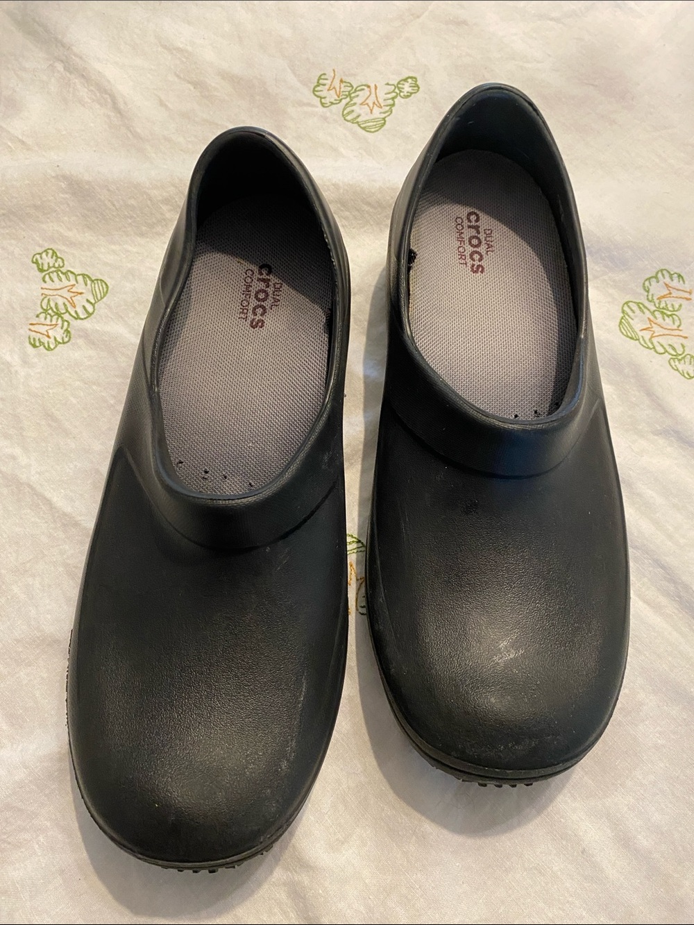 Women’s Duel Crocs comfort Neria shoes clogs size 8